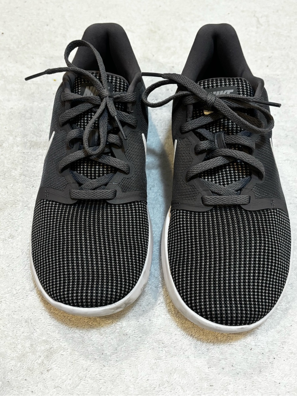 Almost Brand New Nike Women’s Sneakers - Size 8.5 - Box 88